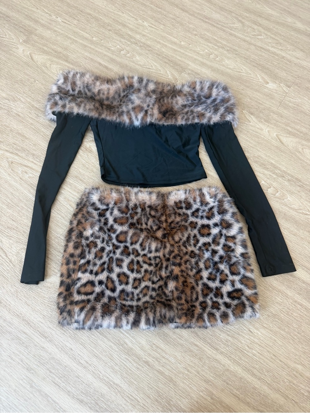 FASHION NOVA Body Language Off-Shoulder Black and Leopard Faux-Fur skirt set XS - Picture 5 of 6